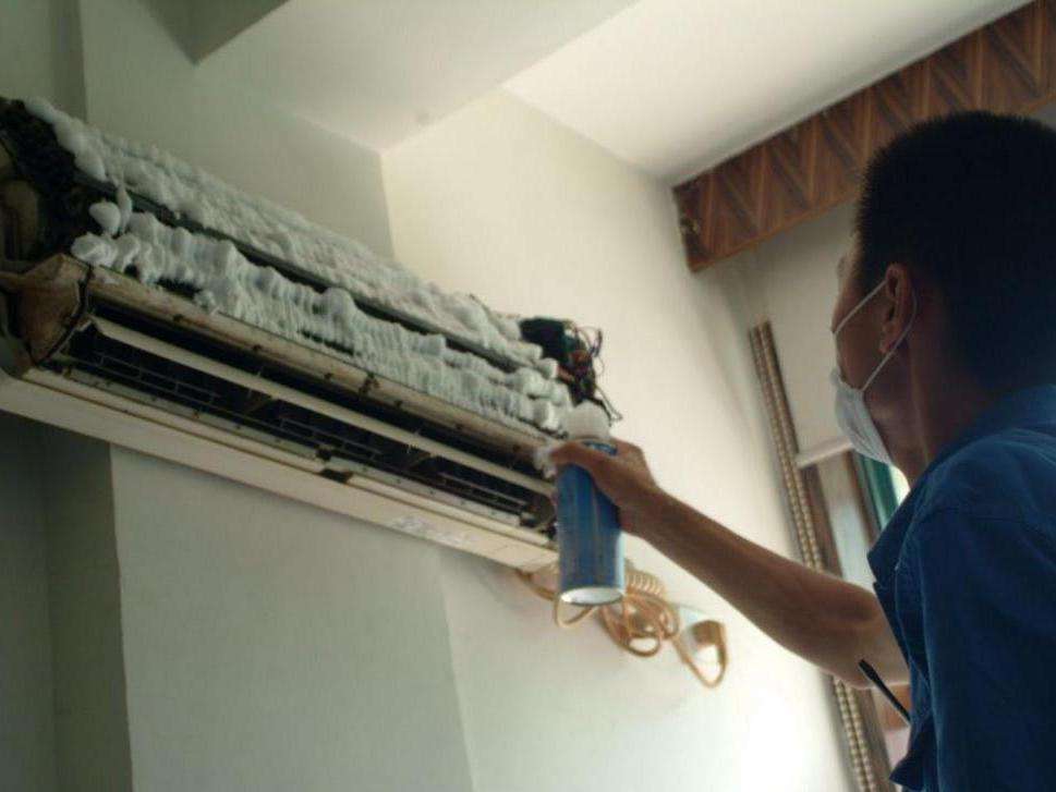 空調(diào)室內(nèi)機(jī)出風(fēng)口滴水是什么原因