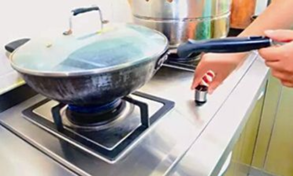 燃?xì)庠畈煌4蚧鹪趺唇鉀Q