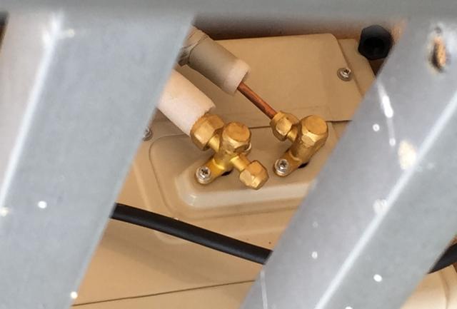 空調(diào)出風(fēng)口滴水是什么原因